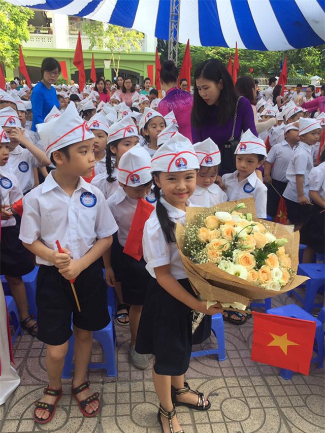 facebook ngap tran hinh anh bo me khoe con ngay khai giang nam hoc moi - 5