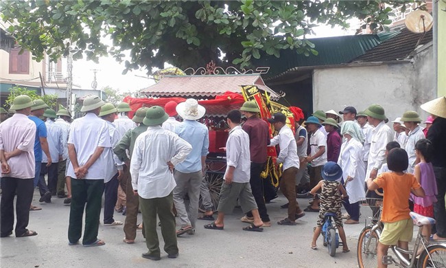 tự tử, nhảy cầu, tự vẫn, Nghệ An, mẹ trẻ nhảy cầu