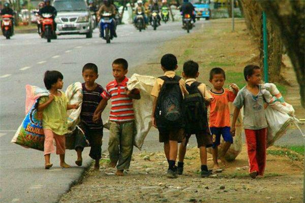 Một bức ảnh cuộc đời, hai số phận trái ngược trôi qua - Ảnh 1.