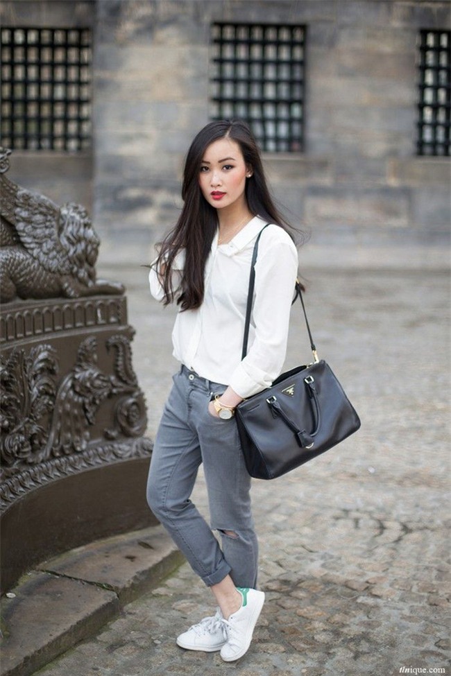 Dù ngoài kia có la liệt những thiết kế mới, thì phái đẹp vẫn luôn mê mệt 5 đôi sneaker này - Ảnh 22.