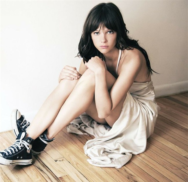 Dù ngoài kia có la liệt những thiết kế mới, thì phái đẹp vẫn luôn mê mệt 5 đôi sneaker này - Ảnh 8.