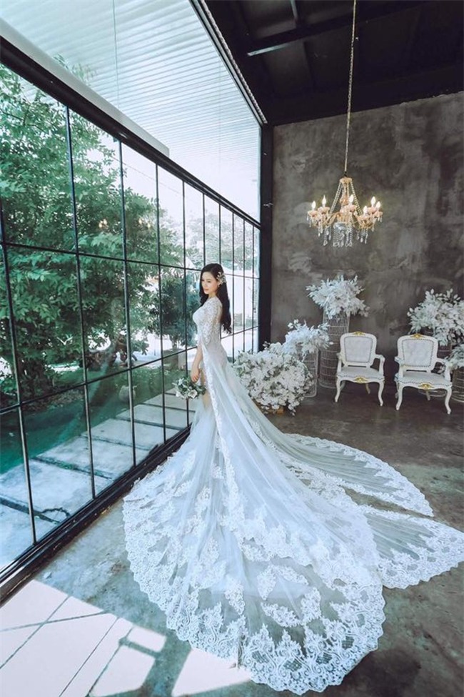 fan giat minh nhan ra vo moi kem 10 tuoi cua van quang long qua giong le phuong - 13