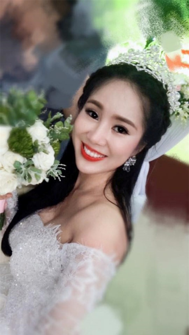 fan giat minh nhan ra vo moi kem 10 tuoi cua van quang long qua giong le phuong - 6