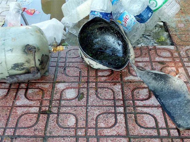 Nổ bình khí bơm bóng bay bán cho học sinh ngày khai giảng - Ảnh 2.