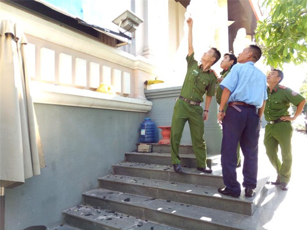 Nổ bình khí bơm bóng bay bán cho học sinh ngày khai giảng - Ảnh 4.