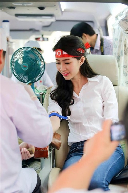 Đặng Thu Thảo lên xe hoa: Thần tiên tỷ tỷ đã có được một hoàng tử xứng đáng - Ảnh 4.