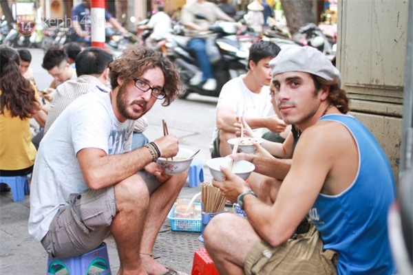 8 món ăn dân dã khách Tây hay rỉ tai nhau phải nếm khi đến Hà  Nội - Ảnh 2.