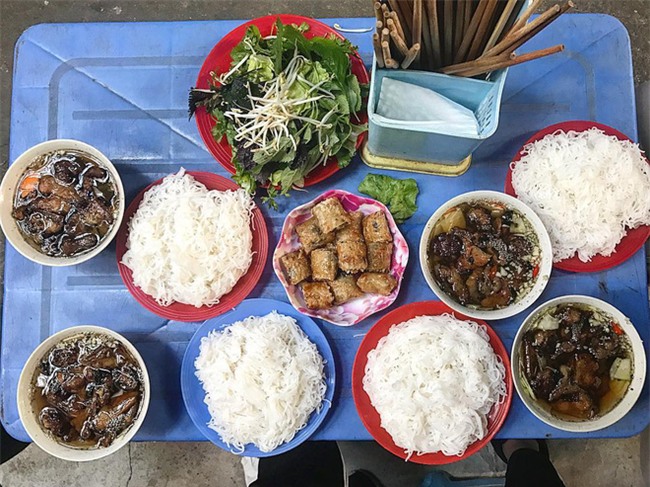 8 món ăn dân dã khách Tây hay rỉ tai nhau phải nếm khi đến Hà  Nội - Ảnh 6.