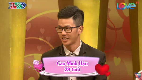 cuoi te ghe chuyen chong mang hoa co chu