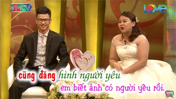 cuoi te ghe chuyen chong mang hoa co chu