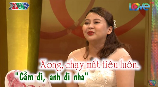 cuoi te ghe chuyen chong mang hoa co chu
