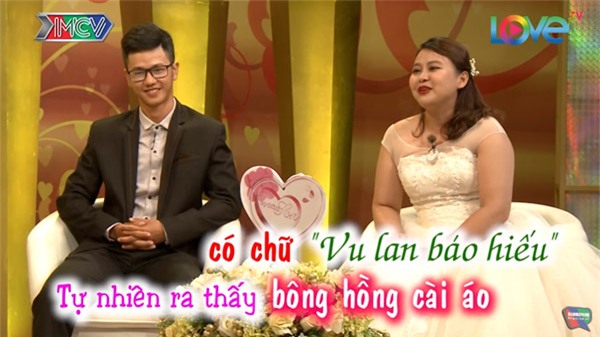 cuoi te ghe chuyen chong mang hoa co chu 