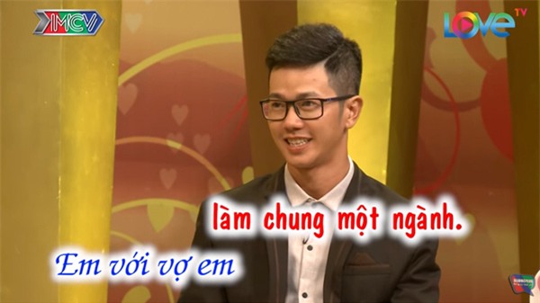 cuoi te ghe chuyen chong mang hoa co chu 