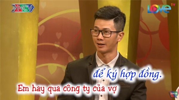 cuoi te ghe chuyen chong mang hoa co chu