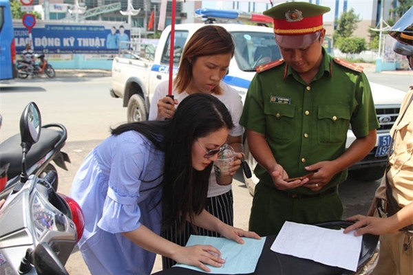 ngoc lan len tieng ve viec pham luat nhung lai lon tieng cai nhau voi csgt - 2