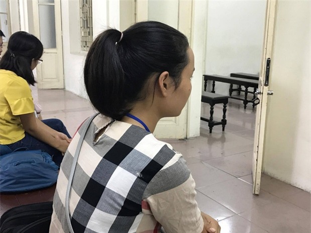 Xử vụ cụ ông 79 tuổi hiếp dâm bé gái ở Hà Nội: Bị can được đưa đến tòa trong tình trạng mệt mỏi - Ảnh 4.