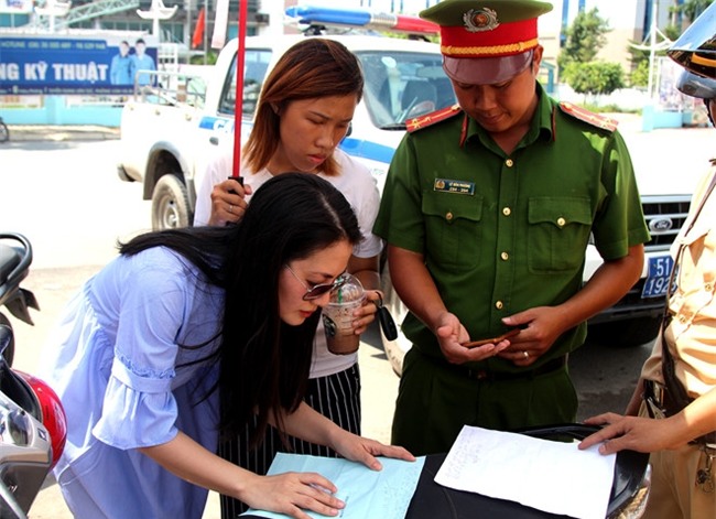 CSGT bi dien vien Ngoc Lan lon tieng: Toi chua gap ai nhu co ta hinh anh 2