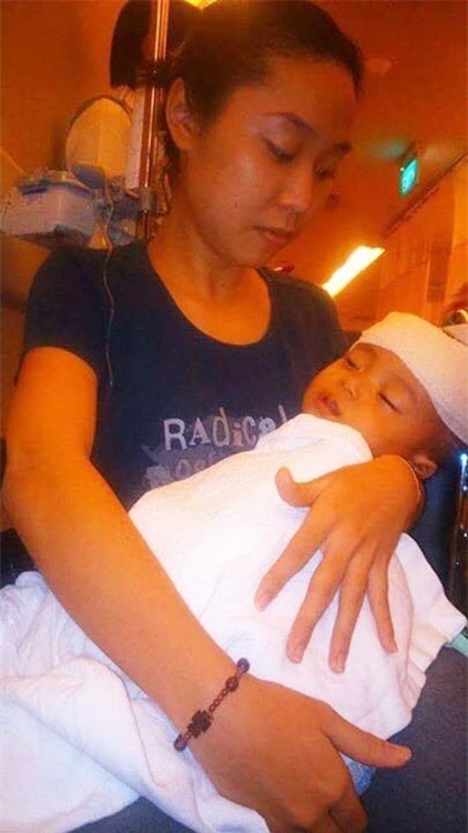 Lời kêu cứu của người vợ bị chồng bỏ rơi, con bệnh não úng thuỷ mấy lần chết hụt khi qua Singapore điều trị - Ảnh 13.