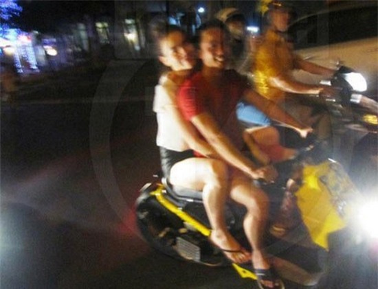 Bat ngo truoc ung xu cua Ngoc Lan, Ha Ho va loat sao Viet khi vi pham luat giao thong