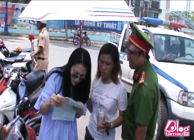 Giua scandal quat thao canh sat cua Ngoc Lan, Thanh Binh treo status dong vien vo