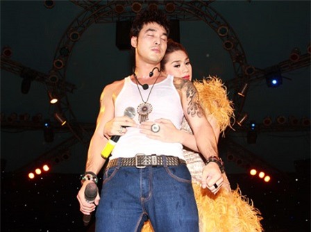 Lam Khanh Chi tiet lo chuyen tinh voi Ung Hoang Phuc khien showbiz chan dong