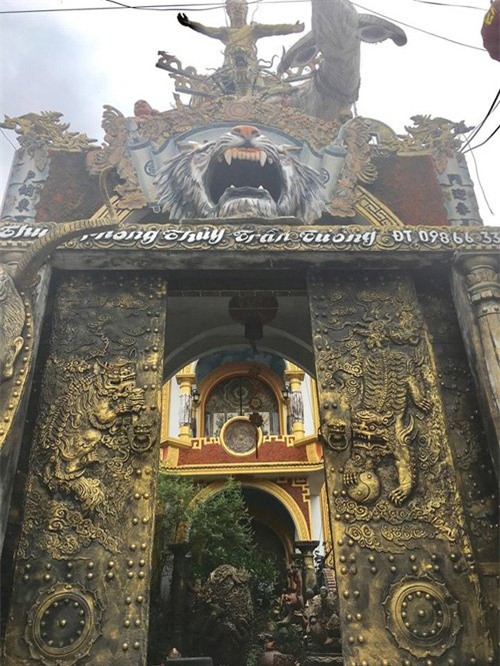 nhà kỳ quái