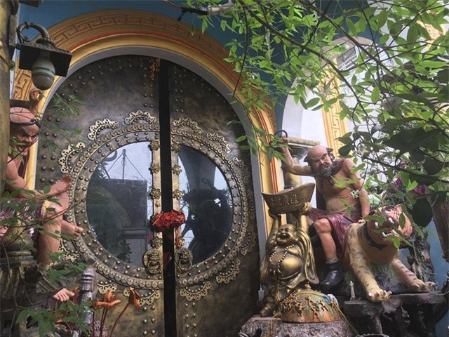 nhà kỳ quái