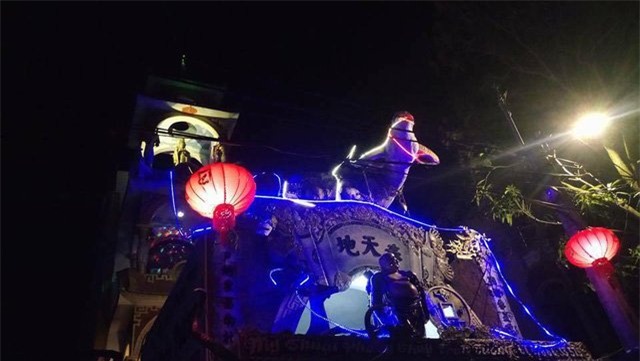 nhà kỳ quái