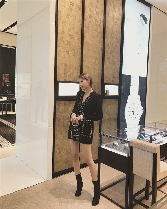 Thu/Đông này, không phải blazer, những đôi giày kiêm tất mới là món đồ đang chiếm lĩnh tủ đồ của sao Việt - Ảnh 16.