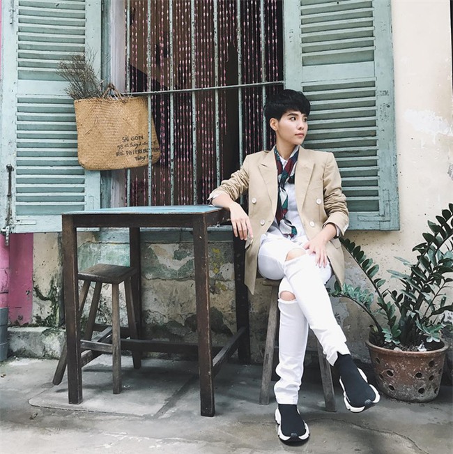 Thu/Đông này, không phải blazer, những đôi giày kiêm tất mới là món đồ đang chiếm lĩnh tủ đồ của sao Việt - Ảnh 25.