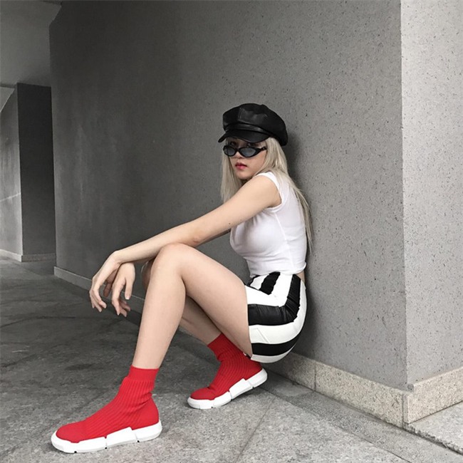 Thu/Đông này, không phải blazer, những đôi giày kiêm tất mới là món đồ đang chiếm lĩnh tủ đồ của sao Việt - Ảnh 27.