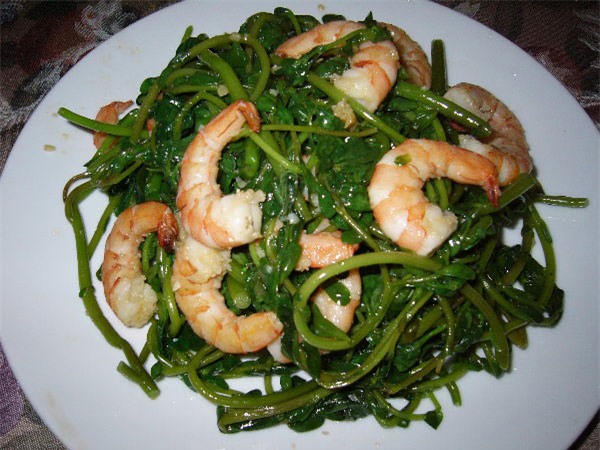 loai rau truong tho the gioi san lung nhung moc day o viet nam, ai cung nen an mot lan - 4