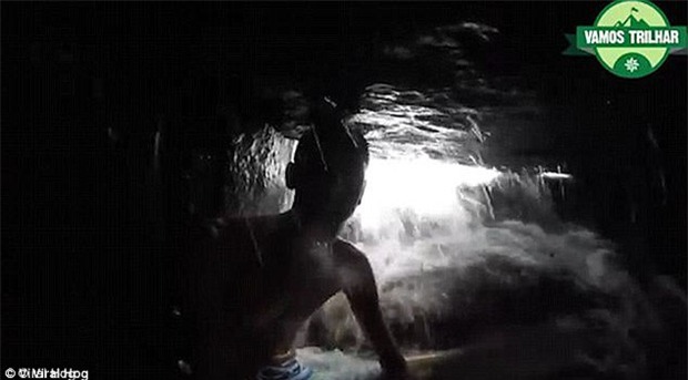 Tưởng như người phụ nữ bị cuốn vào xoáy nước ngầm nhưng sự thật đằng sau khiến nhiều người ngạc nhiên - Ảnh 2.