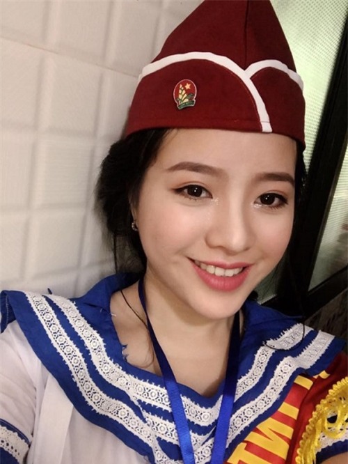 Vẻ đẹp của nữ Chỉ huy 17 tuổi khiến dân mạng sục sôi kiếm tìm - Ảnh 2.