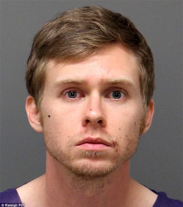 Chàng trai tỉnh dậy phát hiện vợ chết ngay cạnh mình, tự nhận đã giết vợ và đổ lỗi cho việc uống thuốc kháng sinh quá liều - Ảnh 1.