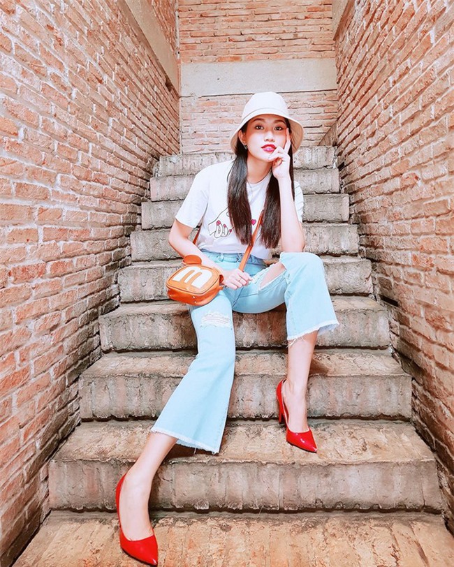 Street style sao Việt: tâm điểm tuần này chính là cả cây hồng sến sẩm của Ngọc Trinh - Ảnh 14.