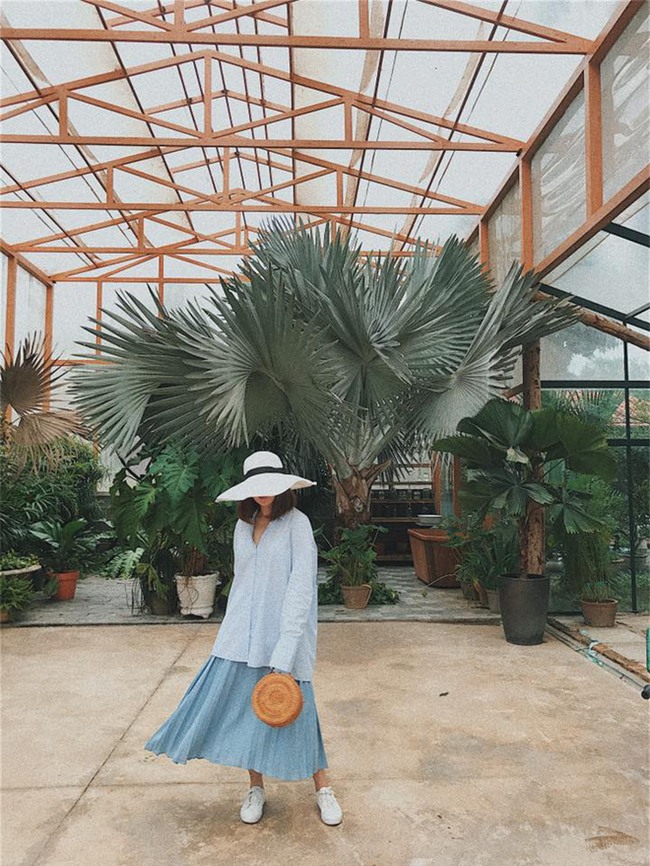 Street style sao Việt: tâm điểm tuần này chính là cả cây hồng sến sẩm của Ngọc Trinh - Ảnh 17.