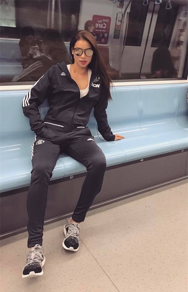 Street style sao Việt: tâm điểm tuần này chính là cả cây hồng sến sẩm của Ngọc Trinh - Ảnh 2.