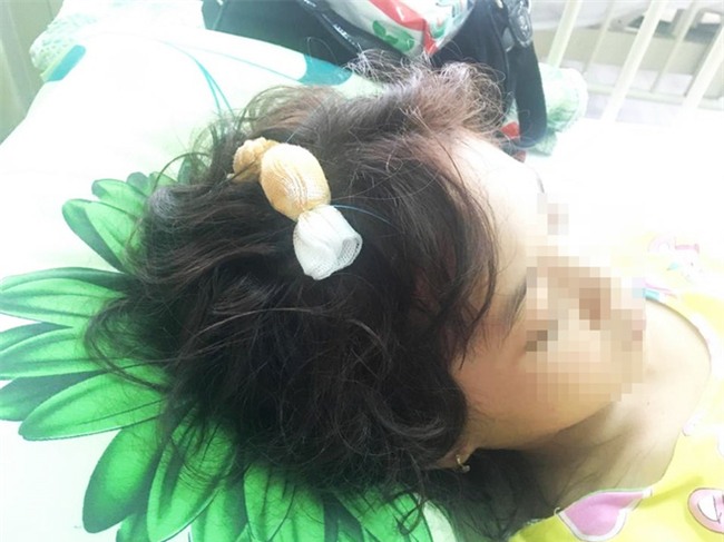 Tai nạn thương tâm: Chở con và cháu đi chơi lễ, ba người thân trong một gia đình tử nạn - Ảnh 3.