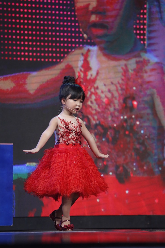 Little big shots bản Việt: Bella – Cô bé Nga 5 tuổi thành thạo 8 thứ tiếng đã xuất hiện - Ảnh 7.