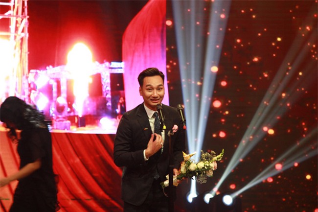 xuan bac gay tranh cai khi vuot qua hoai linh, truong giang hinh anh 4