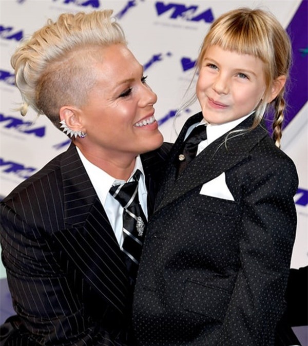 Hàng triệu người nể phục cách phản ứng của nữ ca sĩ Pink khi con gái nghĩ mình xấu - Ảnh 4.