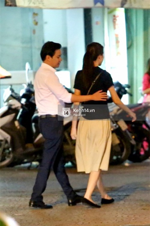 Hoa hậu Thu Thảo xuất hiện tay trong tay tình tứ cùng chồng sắp cưới trên phố sau khi báo hỷ - Ảnh 10.