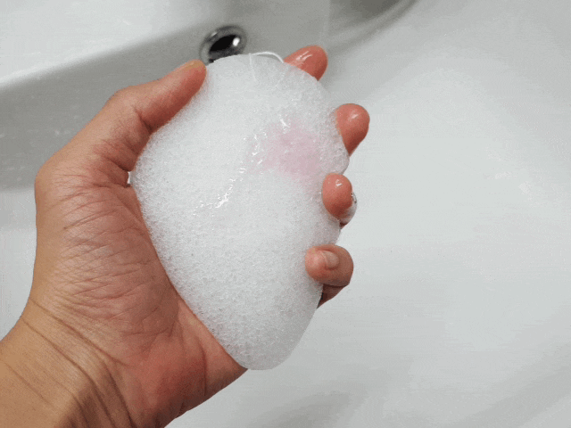 Muốn da đẹp lên trông thấy khi sử dụng miếng rửa mặt konjac thì bạn chẳng thể bỏ qua những lưu ý sau - Ảnh 2.