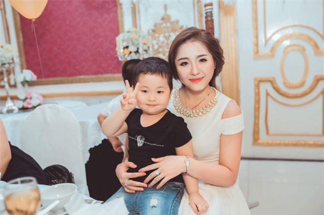 Ghen tị với cuộc sống xa hoa của cô vợ Đà Nẵng được tặng nhẫn kim cương, đi siêu xe 7 tỉ - Ảnh 12.