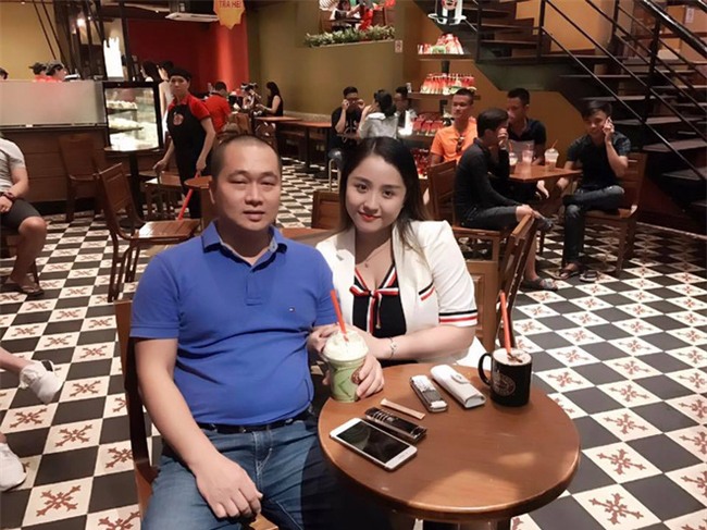 Ghen tị với cuộc sống xa hoa của cô vợ Đà Nẵng được tặng nhẫn kim cương, đi siêu xe 7 tỉ - Ảnh 22.