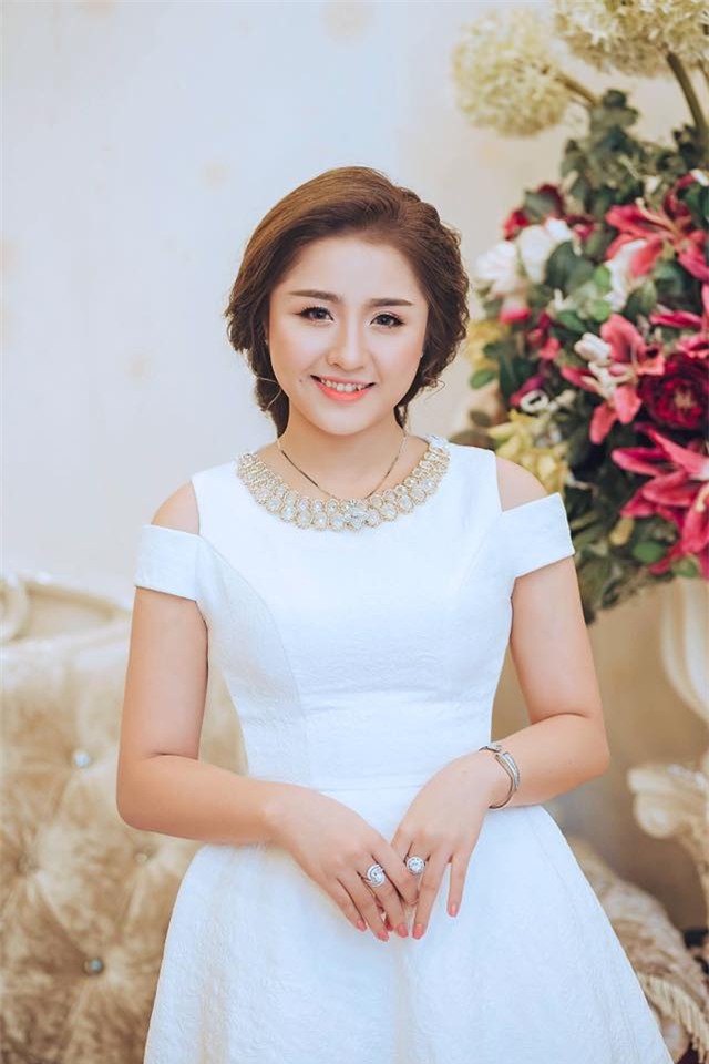 Ghen tị với cuộc sống xa hoa của cô vợ Đà Nẵng được tặng nhẫn kim cương, đi siêu xe 7 tỉ - Ảnh 4.