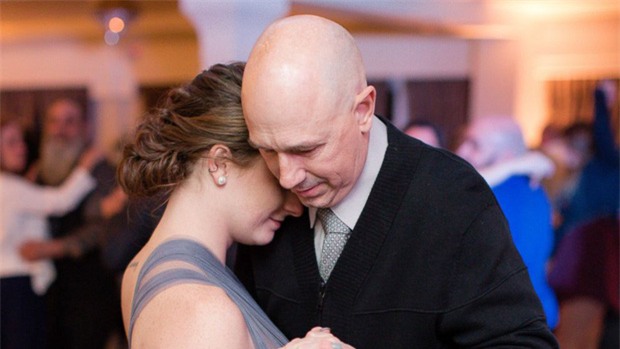 Ai dự hôn lễ này cũng khóc khi thấy cô dâu để bạn thân chiếm sóng, trở thành nhân vật trung tâm - Ảnh 4.