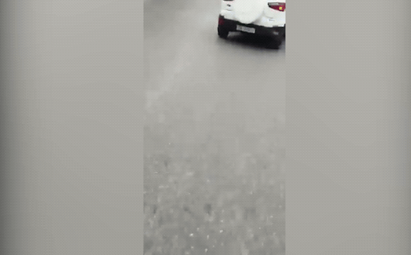 Hà Nội: Chiến sĩ công an bị ô tô Ford Ecosport lạng lách hất văng xuống đường