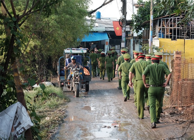 Mẹ chiến sĩ chữa cháy hi sinh khi đang dập lửa ở Sài Gòn: “Nó còn chưa kịp đặt tên cho con” - Ảnh 13.